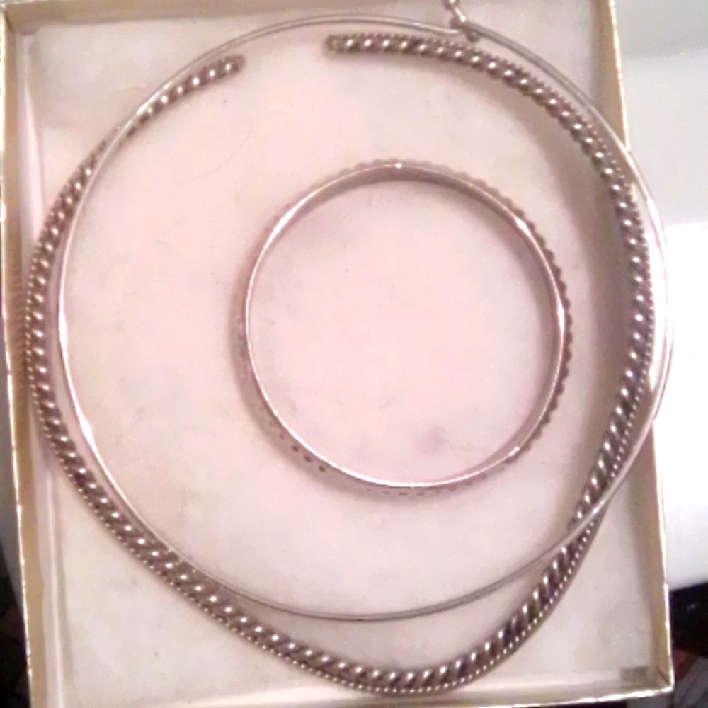 Omega link necklace with bracelet